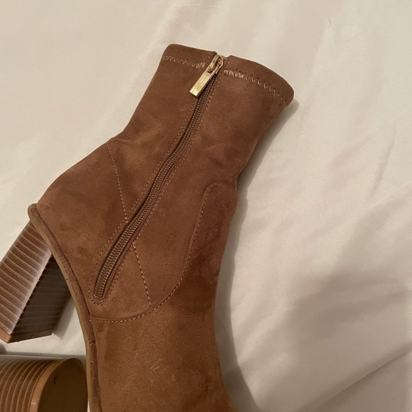 Gently used Boots, perfect for fall one small imperfection pictured - Picture 2 of 4